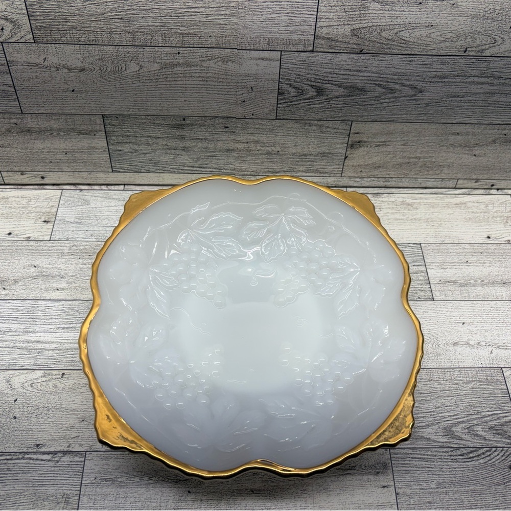 VINTAGE Anchor Hocking Milk Glass Gold Trim Raised Pedestal Grape Fruit Bowl